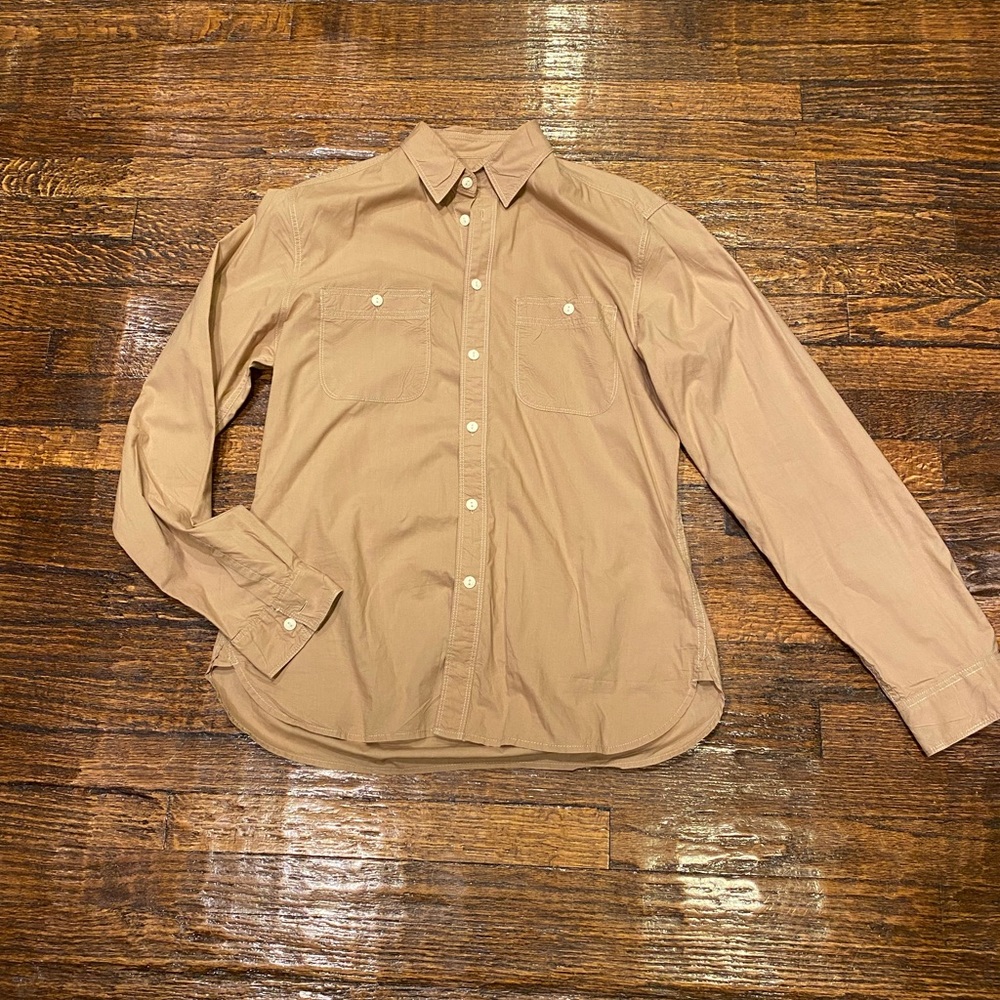 Gap mens button down light weight shirt in M